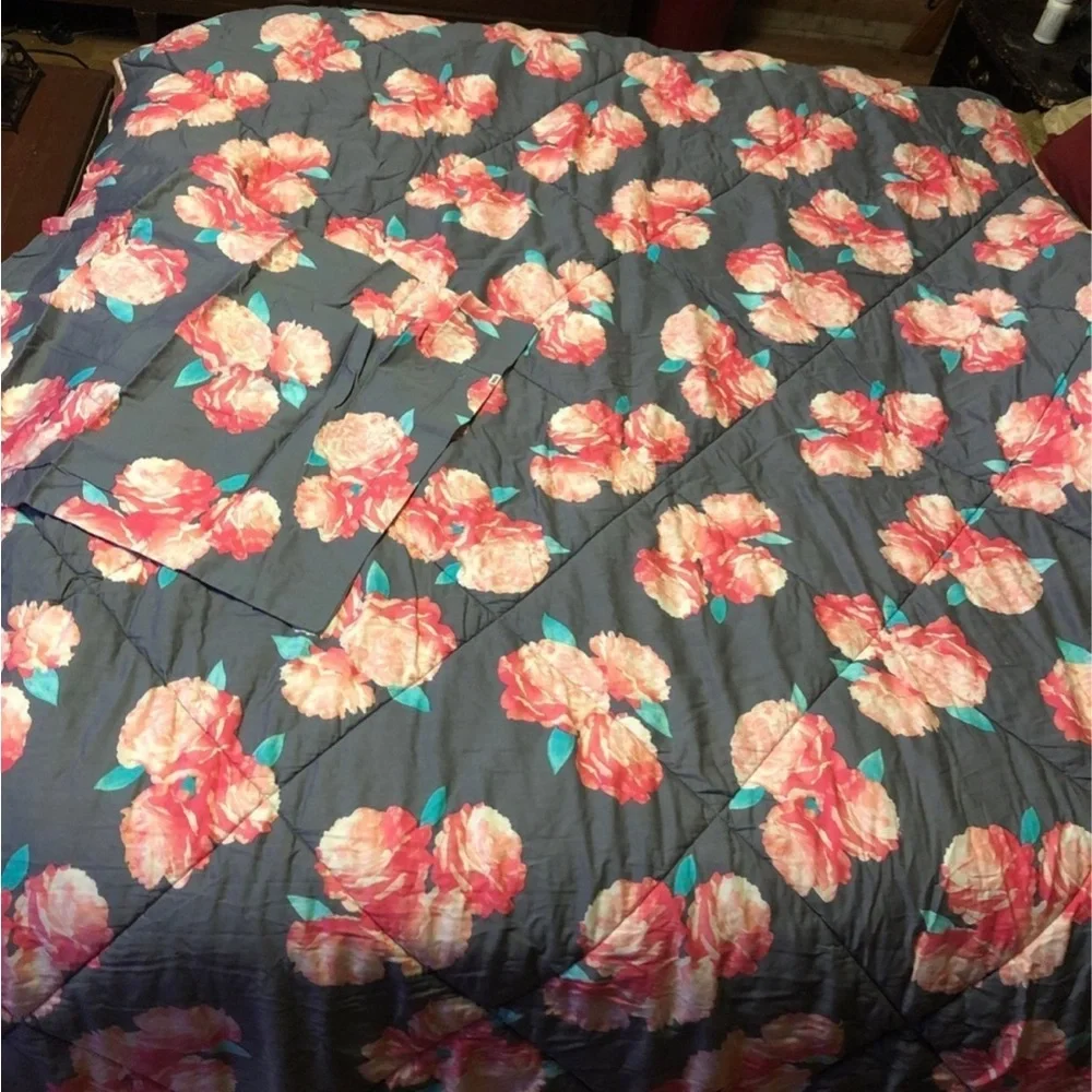 Victoria's Secret PINK floral twin reversible comforter set - Picture 3 of 7
